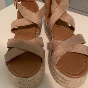 Platform sandals (beige) NEW/NEVER BEEN WORN